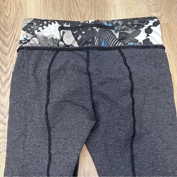 Lululemon Pace Rival Crop Black Heathered Wee Stripe Blue Waistband size 6 - Picture 9 of 11